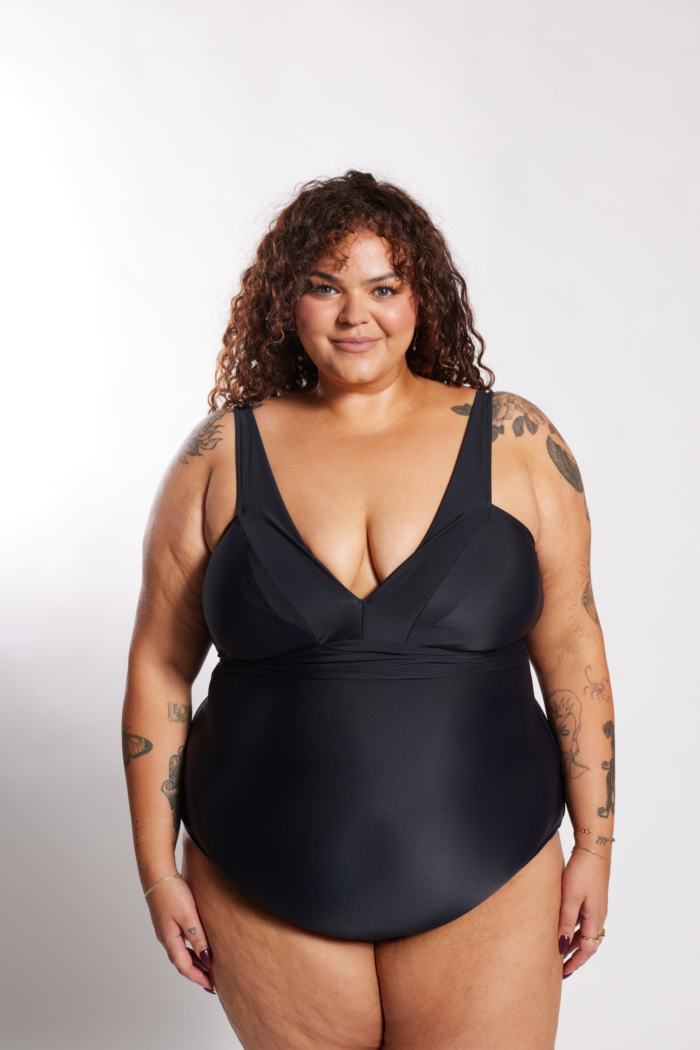 Gwen One Piece Curve - Black on Black